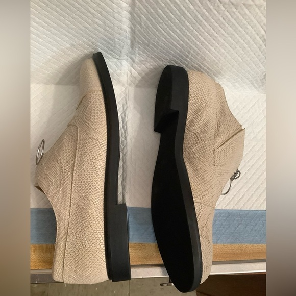 MM6 Maison Margiela / Embossed Zip Front Oxford In Beige Leather - Picture 3 of 12